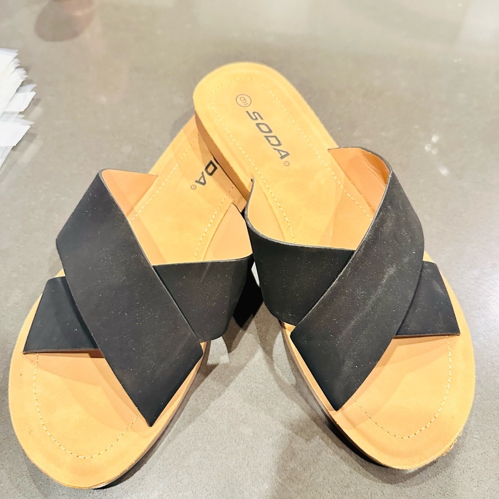 SODA Black Crisscross Slide Sandals Size 9 | Minimalist Flat Summer Slides